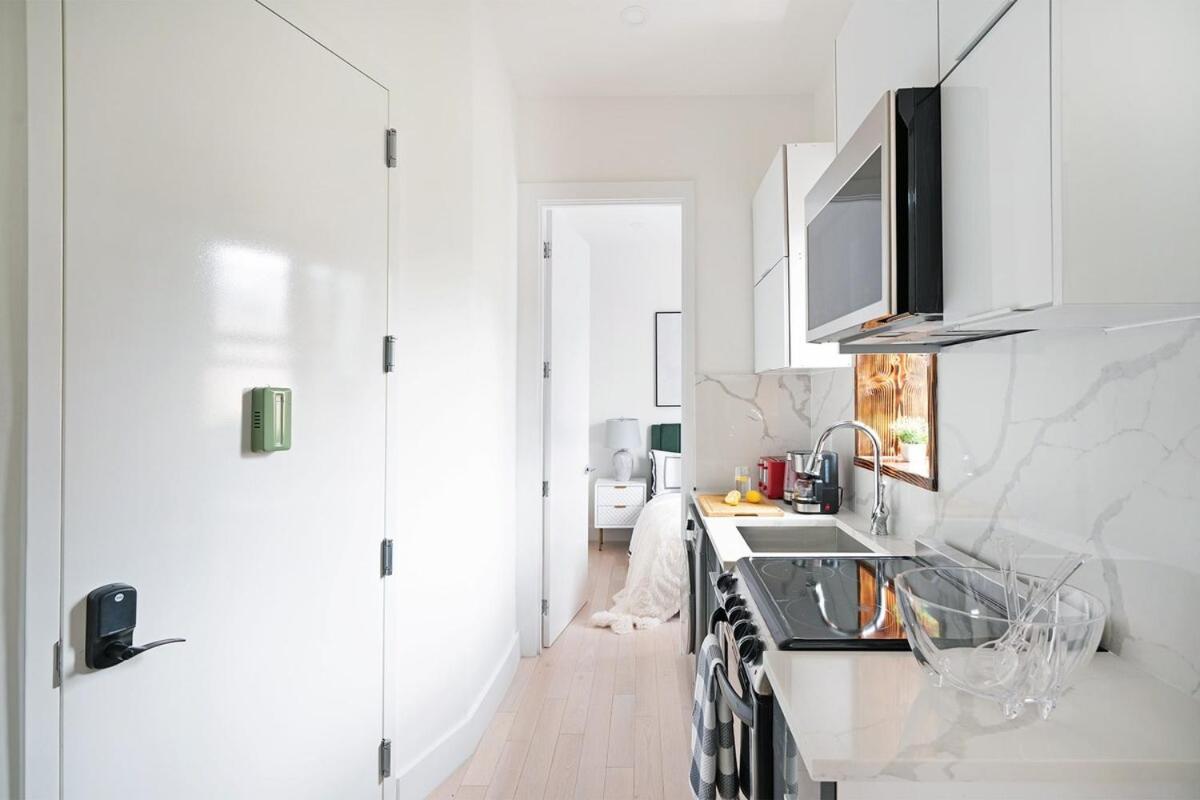 48-5fe Brand New 2br In Prime Midtown Apartment